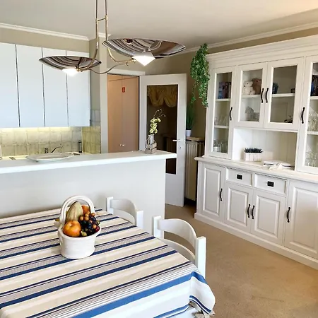 In Near The Beach, Cleaning Included Apartamento